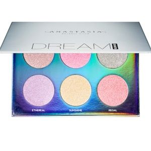 Anastasia Berverly Hills